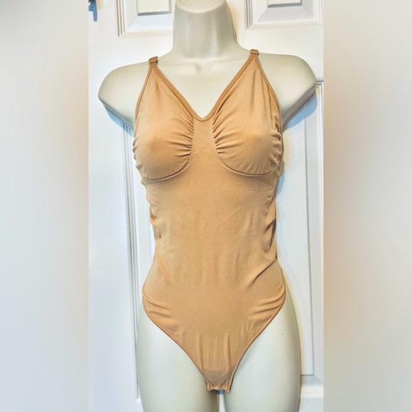 SKIMS Bodysuit Seamless Sculpt Thong, Color Sienna, Size 4X/5X - Picture 3 of 10